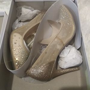 Tevolio new in box embellished heels